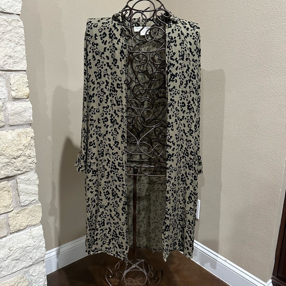 SALTWATER LUXE Leopard Duster/Cardigan/Kimono/Robe in army green/black , EUC!
